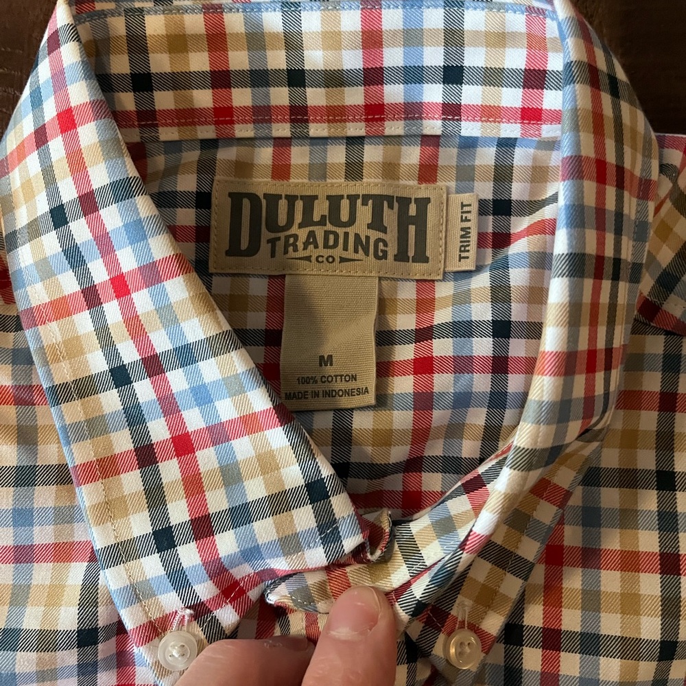 Duluth trading Company men’s short sleeve button up size medium trim - Picture 4 of 4